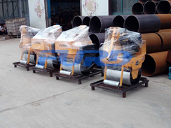 福瑞得機械5臺壓路機，一臺混凝土整平機及時發(fā)貨