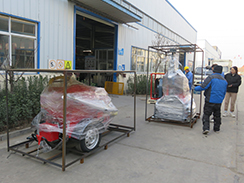 福瑞得機械1臺灌縫機，1臺移動燈車，一臺馬路吹風機打包裝柜出口新加坡