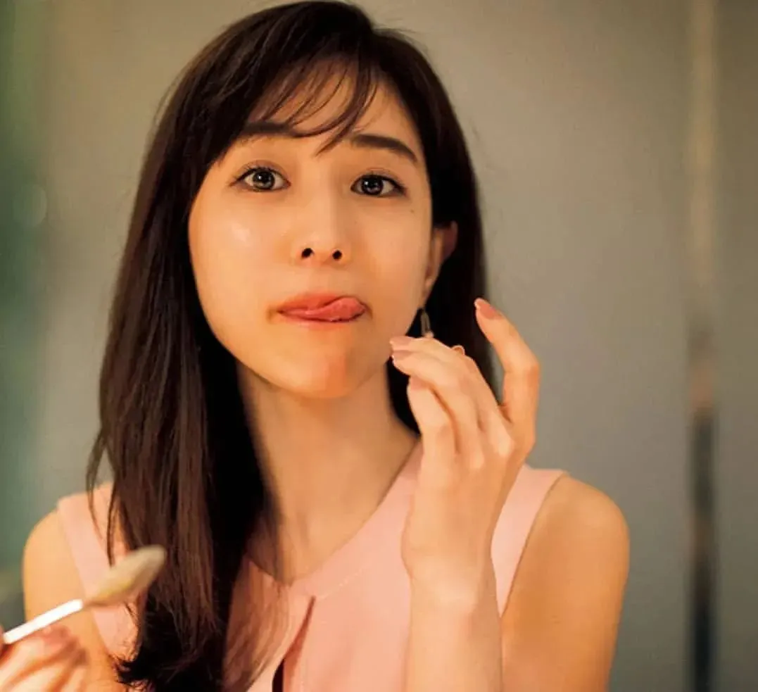 內(nèi)田美奈子時(shí)尚潮流追蹤與學(xué)習(xí)指南，最新時(shí)尚趨勢(shì)詳解
