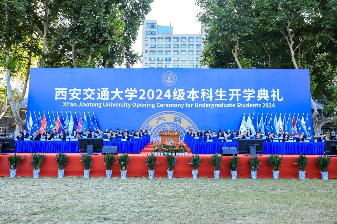 大學(xué)開學(xué)最新，巷弄深處小店的奇遇時光